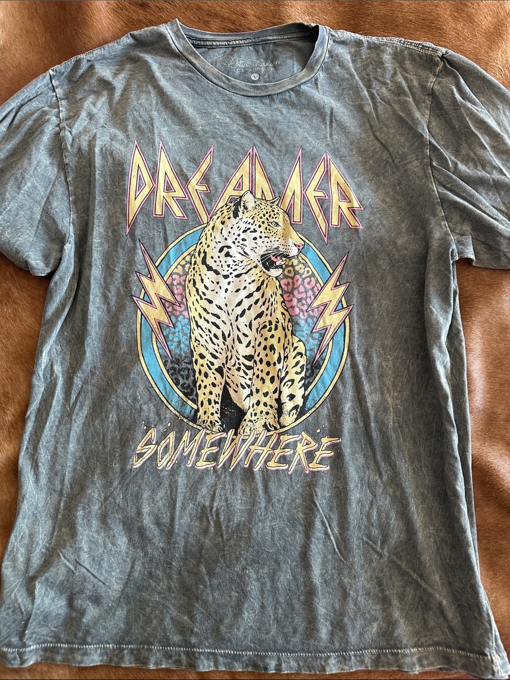 Dreamer Somewhere Leopard Graphic Tee - Gray